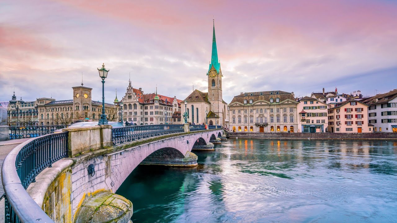 Zürich Swiss travel guide / walk in the city / walking tour.